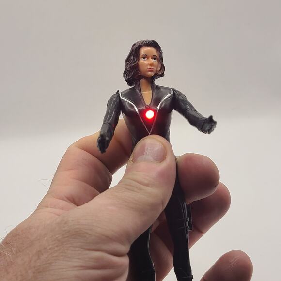 Marvel Avengers Black Widow 6" Action Figure - Picture 4 of 7